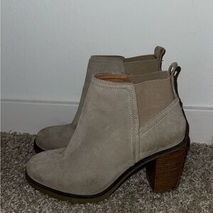 Women's Tan Suede Ankle Boots - 8.5